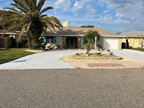 Charming 3-bedroom house with AC WiFi in Hudson on canal and Gulf of Mexico view