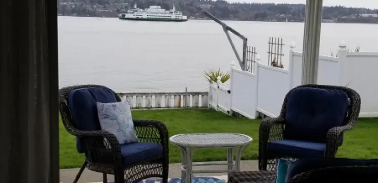 Point Herron Cottage in Manette