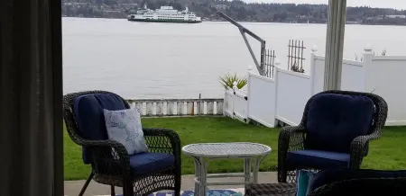 Point Herron Cottage in Manette Отели рядом с достопримечательностью «Бремертон Бордуолк»