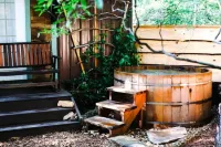 Forest Cottage – Sauna + Soak Tub + Luxury