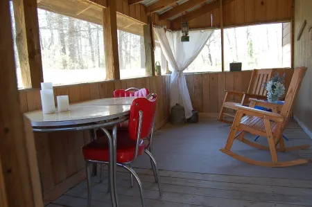 Baker Ford Apartment - Cheerful vintage 1 bedroom