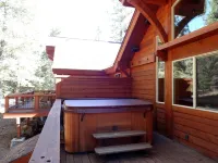 Tahoe Ski Lodge  WiFi, hot-tub sleeps 12