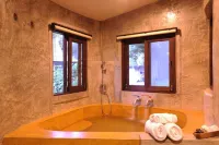 Sippa Hotspring - Hot Tub