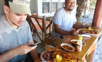 La Delphina Bed and Breakfast Bar and Grill