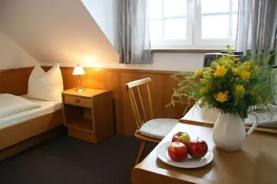 Gasthaus zur Linde Hotels in Altfraunhofen
