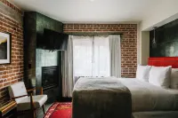 Granada Hotel & Bistro