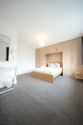 Great Airport Sleep Private Bathroom in All Rooms Hotels in Harmondsworth
