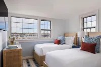 The Cottages at Nantucket Boat Basin - Parvekkeita