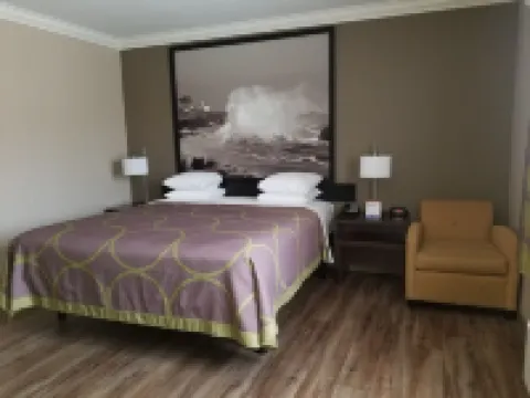 Super 8 by Wyndham Culver