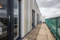 Impeccable 2-Bed Apartment in Romford