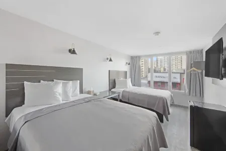 Tremont Hotel Отели рядом с достопримечательностью «Зал славы великих американцев»