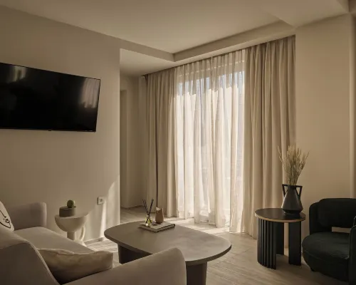 Vision Omonia Kamar Photos