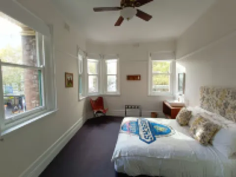 เดอะ เรสซ์ เฮาส์ โรงแรมใกล้ตึกควีนวิคตอเรีย