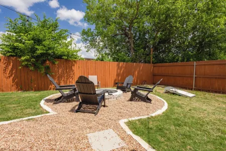 The Porch- A cozy stay just 5 mi to BU/Magnolia/Downtown