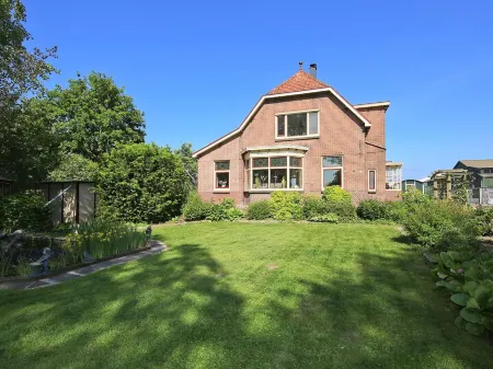 Characteristic Country House with Wellness