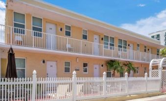 Cozy Corner Beach Apartment