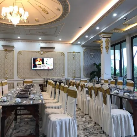 Little Saigon Hostel Отели рядом с достопримечательностью «Ba Chua Xu Temple»