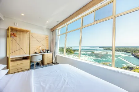 Tower Hotel at Fallsview Отели рядом с достопримечательностью «Башня Скайлон»