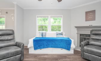 King Bed Pet Friendly BBQ Grill Peaceful