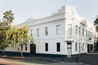 Naughtons Hotel Các khách sạn ở Brunswick