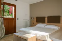 La Dolce Vita Hotels near Spiaggia La Fortezza