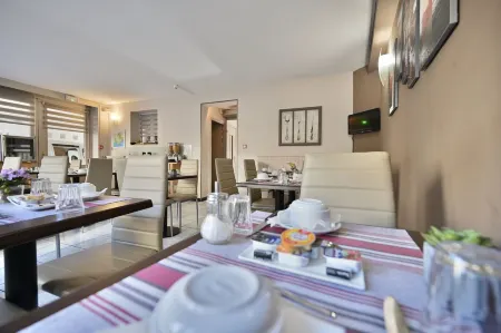 Hôtel la Rotonde Отели рядом с достопримечательностью «Plage d'Arène Cros»