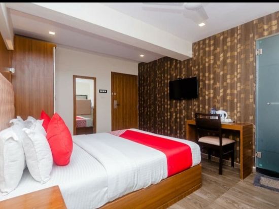 Hotel Qubestay Airport