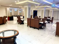 Hotel Akbar International - parking