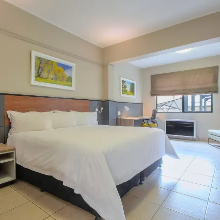 The Park Lodge Hotel Отели рядом с достопримечательностью «Парк Свободы»