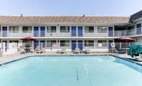 Motel 6 Grants Pass, or - Pools