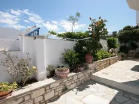 Hara Studios and Apartments Hotels near Naousa Boats