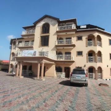Carleton Hotel & Suites Hotels near Elegushi Beach