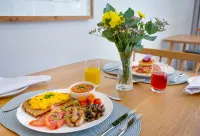 The Cliffside Boutique Getaway - breakfast