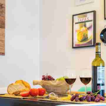 Stay U-Nique Apartments Ricart Dining/Meeting Rooms