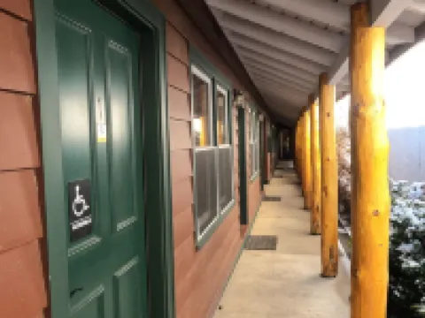 Creekside Lodge Hotels in Alpine County
