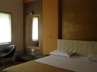 Hotel Sanai Residency Hotel di Wai
