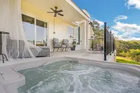 Gorgeous Home with Hot Tub 5Min from the River Hoteles en New Braunfels