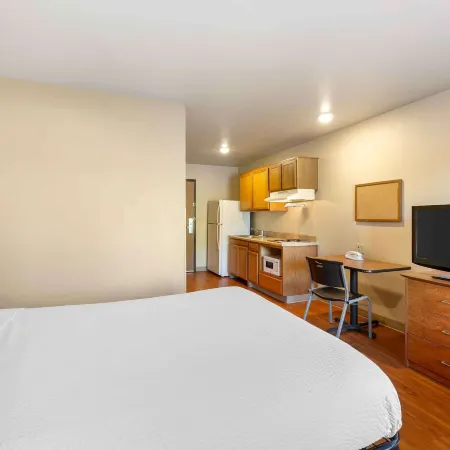 Extended Stay America Select Suites - Akron - South Hotels in Green