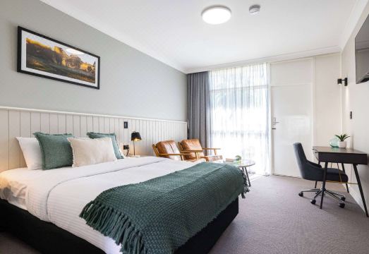 4. 레드힐 탬워스 ..