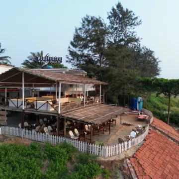 Woodpegger by the Beach, Mandrem