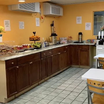 Rodeway Inn Kissimmee Maingate West - Free Theme Park Shuttle Отели рядом с достопримечательностью «Селебрейшн»