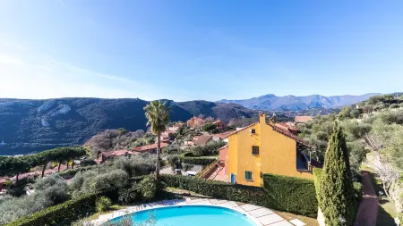 Italianway - Il Borgo apartments Отели рядом с достопримечательностью «PORT OF FINALE»