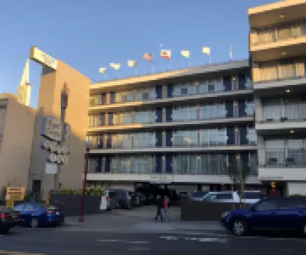 Royal Pacific Motor Inn Hotels near Buddha's Universal Church