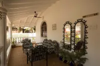 Villa Baywalk Goa - 200 Meters from Morjim Beach
