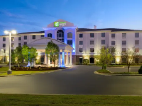 Holiday Inn Express & Suites AIKEN by IHG โรงแรมในเอเคน
