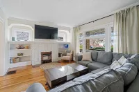 Cozy 2BR Duplex, Dog Friendly, Porch, Walkable, Near Lake Erie & CLE