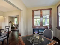 Charming Carnegie Cottage 15 Minutes from Airport & Downtown Hotels in Carnegie