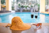 Vilmaris Luxe Hotel, Calangute - Pools