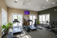 Steps to Vibrant Baytowne Wharf Amenities - Inviting Coastal Retreat Hoteles en Miramar Beach