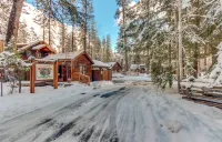 Cozy Cabin with River View and Modern Amenities - Charming Hideaway